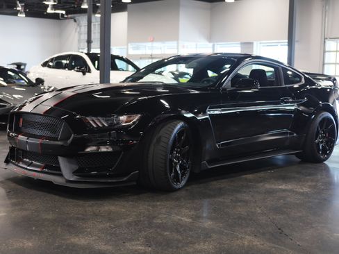 Used 2017 Ford Mustang Shelby GT350R w/ GT350R Equipment Group 920A RWD image 3