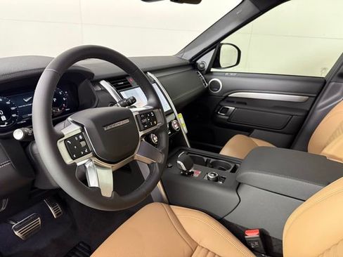 Certified 2025 Land Rover Discovery Dynamic SE image 34