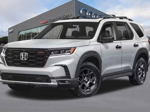 Used 2025 Honda Pilot TrailSport image 1