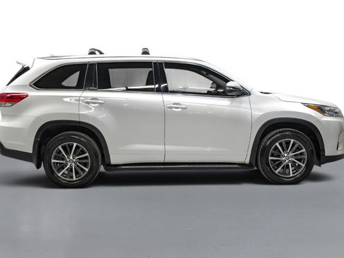 Used 2018 Toyota Highlander XLE FWD image 5