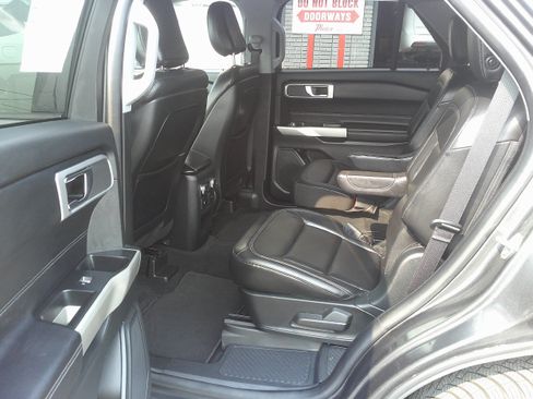 Used 2020 Ford Explorer XLT w/ Equipment Group 202A AWD/4WD image 17