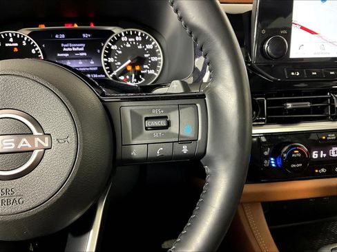 Certified 2022 Nissan Pathfinder Platinum AWD/4WD image 12