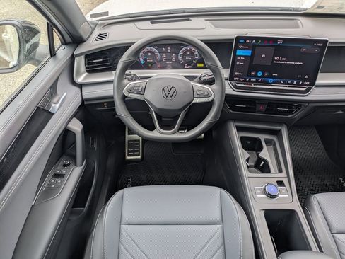 New 2026 Volkswagen Tiguan SE R-Line FWD image 16