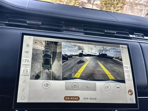 Used 2025 Land Rover Range Rover Sport SE image 25