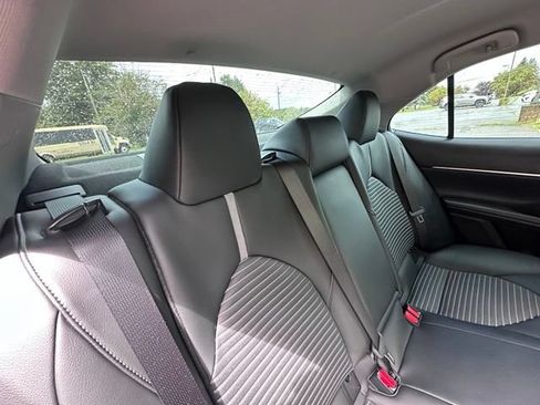 Used 2022 Toyota Camry SE FWD image 9