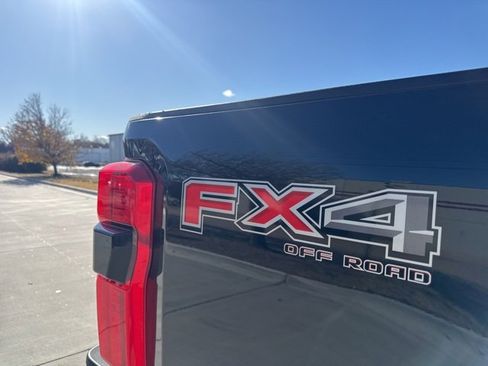 Used 2024 Ford F250 Platinum image 13