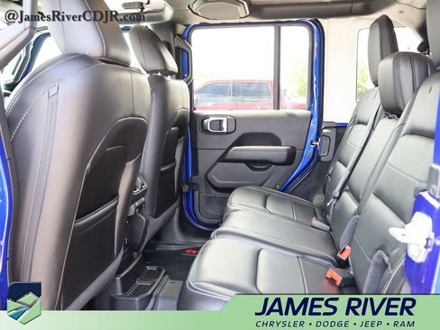Used 2020 Jeep Wrangler Unlimited Sahara AWD/4WD image 16