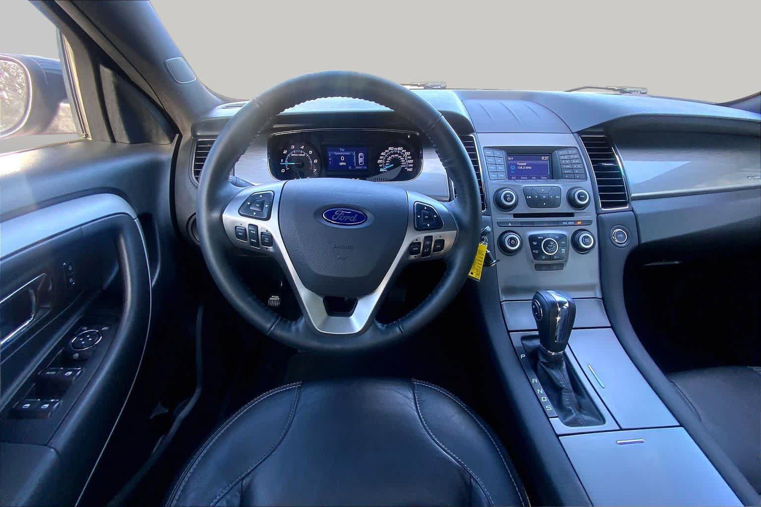 Used 2017 Ford Taurus SEL FWD image 6