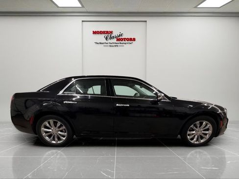 Used 2019 Chrysler 300 Limited AWD/4WD image 8