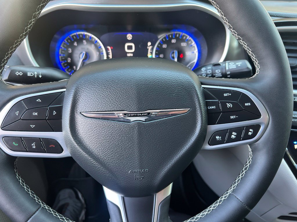 Used 2024 Chrysler Pacifica Touring-L FWD image 53