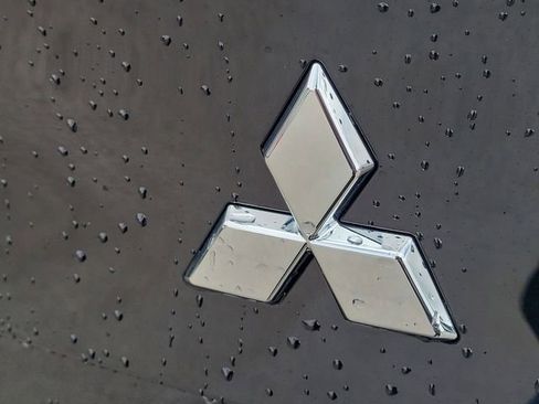 New 2026 Mitsubishi Outlander SE FWD image 9
