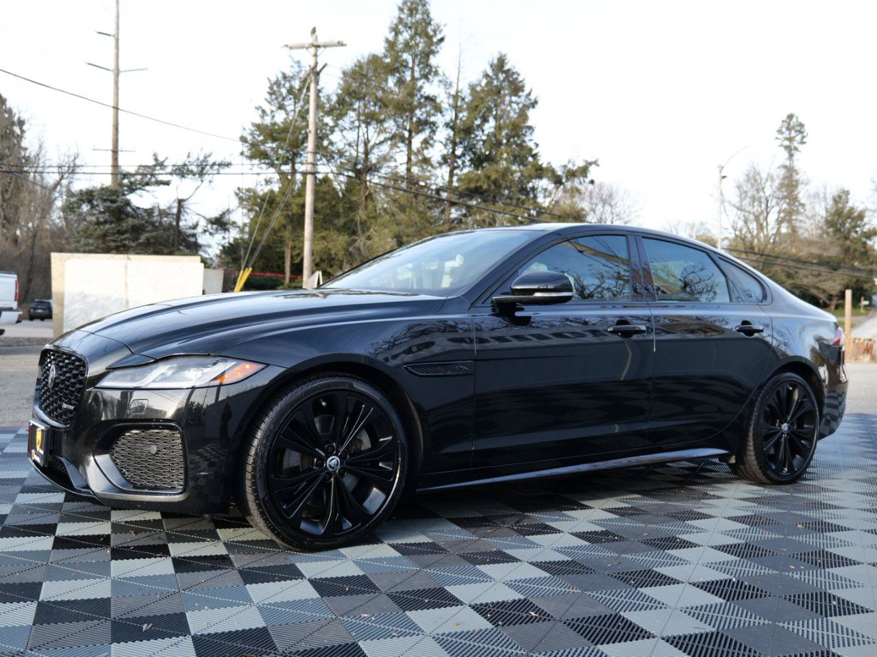 Used 2024 Jaguar XF R-Dynamic SE AWD/4WD image 10