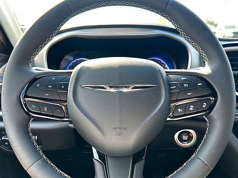 Used 2023 Chrysler Pacifica Touring-L w/ S Appearance Package image 28