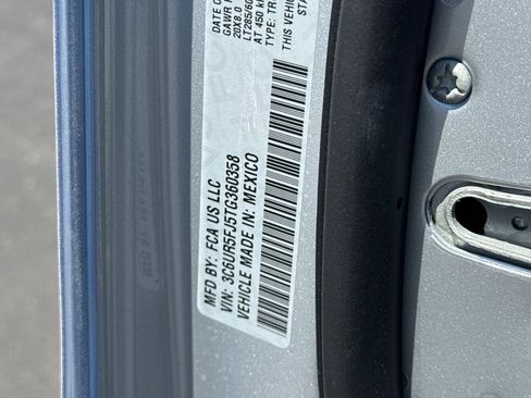 New 2026 RAM 2500 Laramie AWD/4WD image 27
