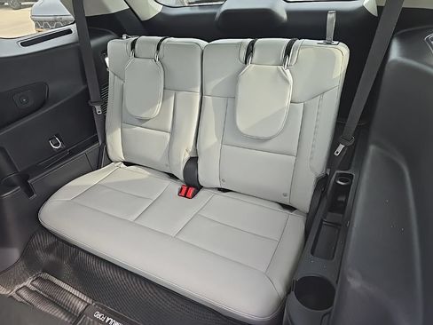 Used 2025 Ford Explorer Platinum w/ LUX Leather Package AWD/4WD image 21