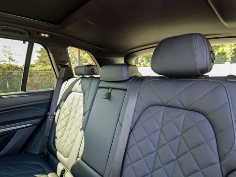 Used 2024 BMW X5 M60i w/ Executive Package image 29