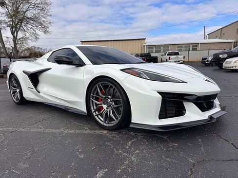 Used 2025 Chevrolet Corvette Z06 image 2