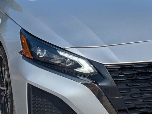 Used 2024 Nissan Altima 2.5 SR FWD image 10