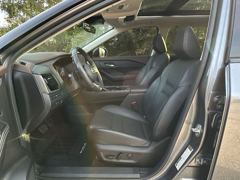 Certified 2023 Nissan Rogue SL w/ SL Premium Package image 11