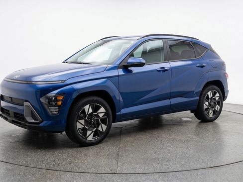 Used 2025 Hyundai Kona SEL FWD image 3