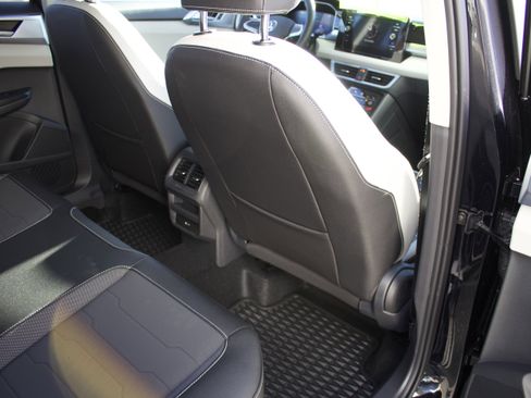 New 2025 Volkswagen Taos SE image 28