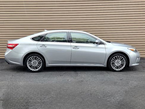 Used 2018 Toyota Avalon Limited image 7