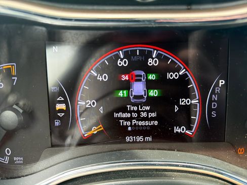Used 2015 Jeep Grand Cherokee Altitude AWD/4WD image 28