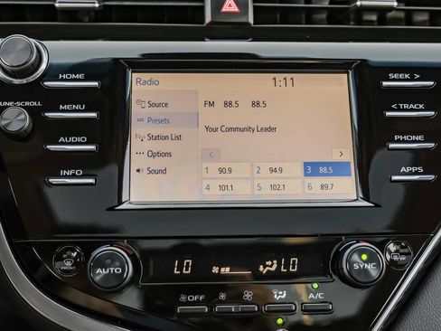 Used 2018 Toyota Camry XLE image 29