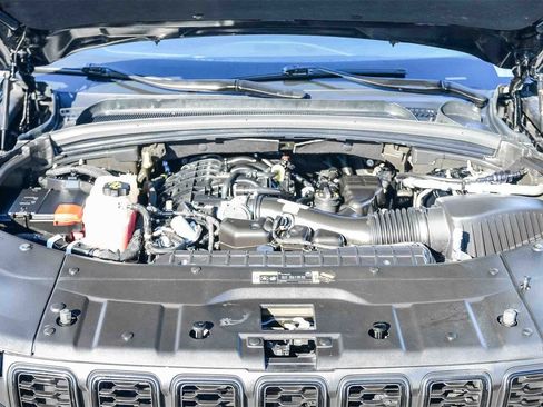 Used 2023 Jeep Grand Cherokee Limited w/ Black Appearance Package image 25