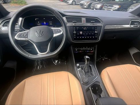 Used 2023 Volkswagen Tiguan SE w/ Panoramic Sunroof Package image 16