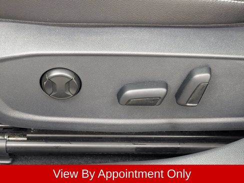 Used 2025 Volkswagen Jetta SE FWD image 13