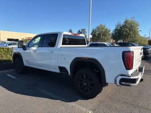 Used 2025 GMC Sierra 2500 AT4 image 17