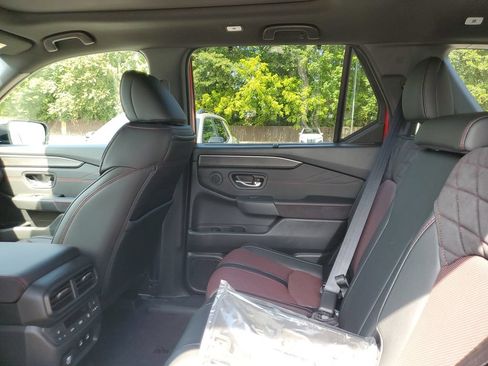 New 2026 Honda Pilot Black Edition image 9