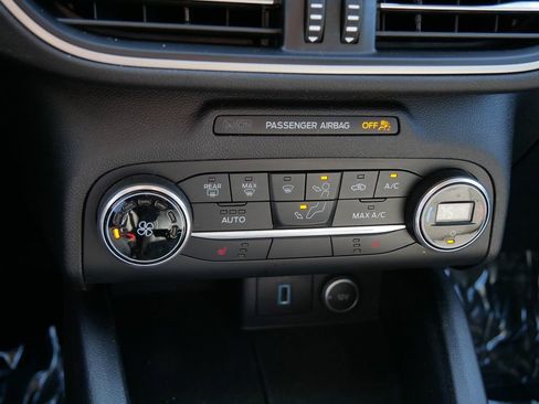 Certified 2020 Ford Escape SE image 21