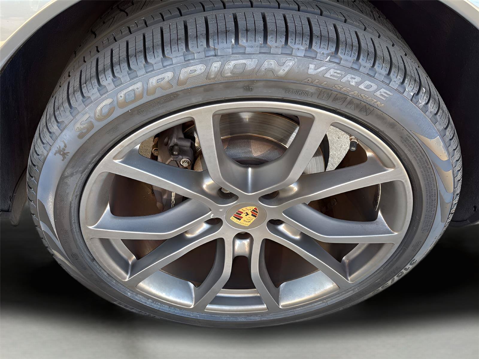 Used 2022 Porsche Cayenne Platinum Edition AWD/4WD image 6