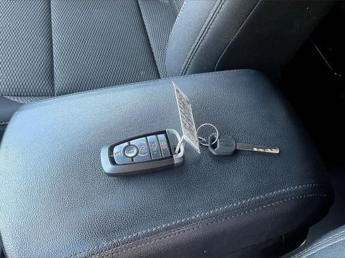 Used 2018 Ford Explorer XLT w/ XLT Technology Feature Bundle image 32