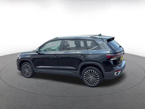 Used 2026 Volkswagen Taos SE FWD image 8