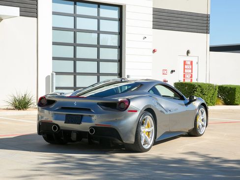 Used 2016 Ferrari 488 GTB image 11