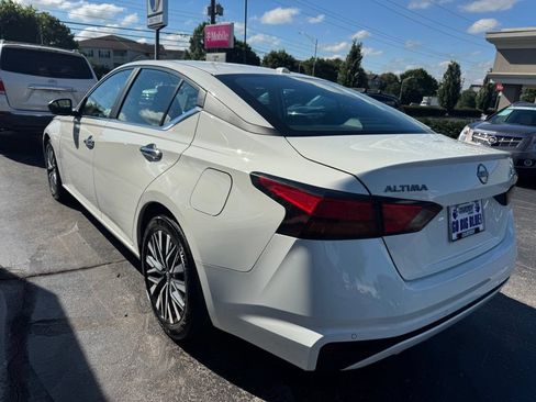 Used 2025 Nissan Altima 2.5 SV FWD image 3