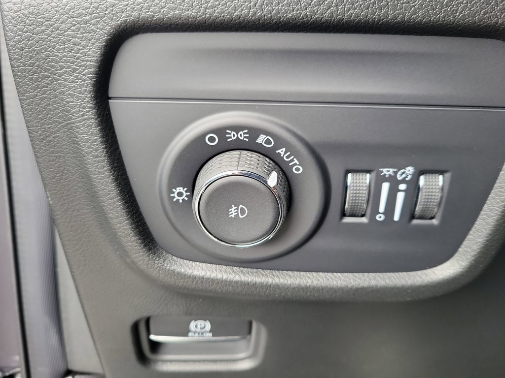 New 2025 Jeep Grand Cherokee L Limited w/ Luxury Tech Group II AWD/4WD image 20
