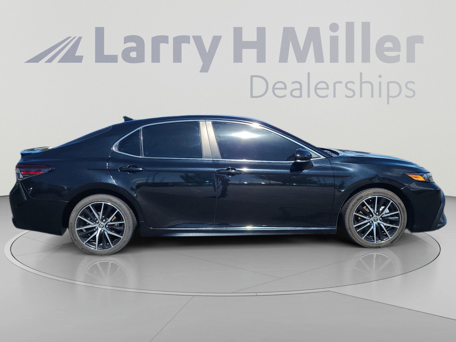 Used 2024 Toyota Camry SE FWD image 6