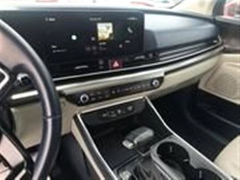 Used 2025 Kia Carnival SX w/ SX Dark Edition Package image 4