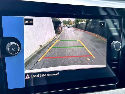 New 2026 Volkswagen Taos SE image 18