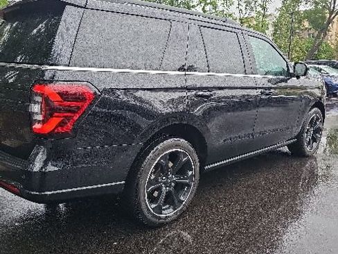 Used 2023 Ford Expedition Limited AWD/4WD image 6