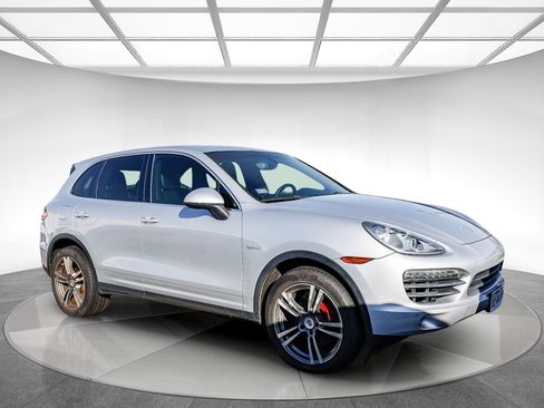 Used 2011 Porsche Cayenne S image 4