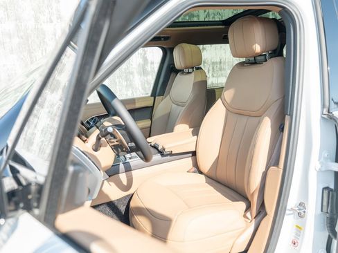 New 2026 Land Rover Range Rover Long Wheelbase SE AWD/4WD image 18