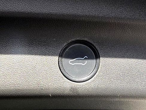 Used 2022 Tesla Model Y Performance AWD/4WD image 31
