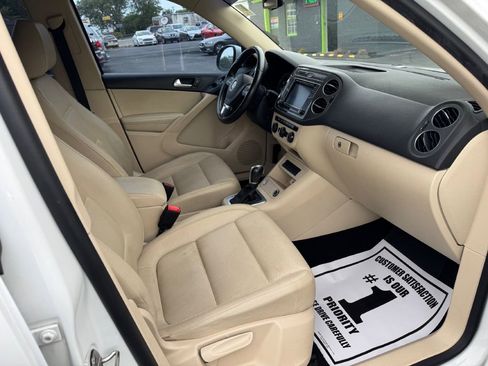 Used 2017 Volkswagen Tiguan S image 9