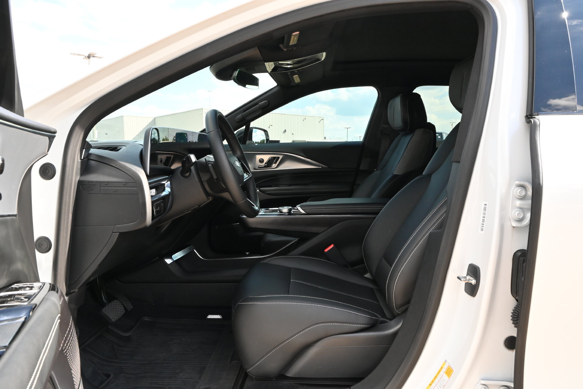 Certified 2024 Cadillac Lyriq Tech w/ Driver Assist Package AWD/4WD image 16