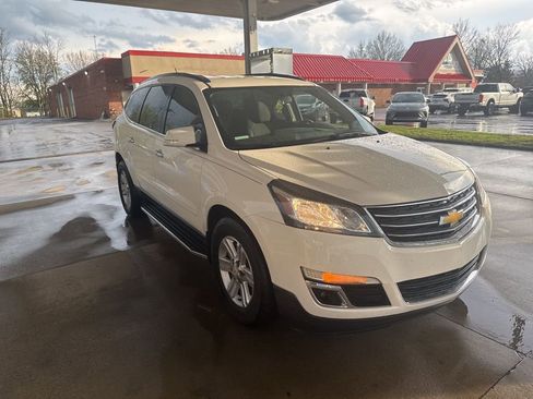 Used 2013 Chevrolet Traverse LT image 2